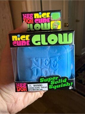 NeeDoh Nice Cube Glow - Blue Super Solid Squish